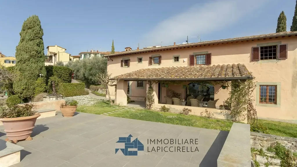 Terrasse - Conservatively Reworked Villa with Olive Grove in Settignano