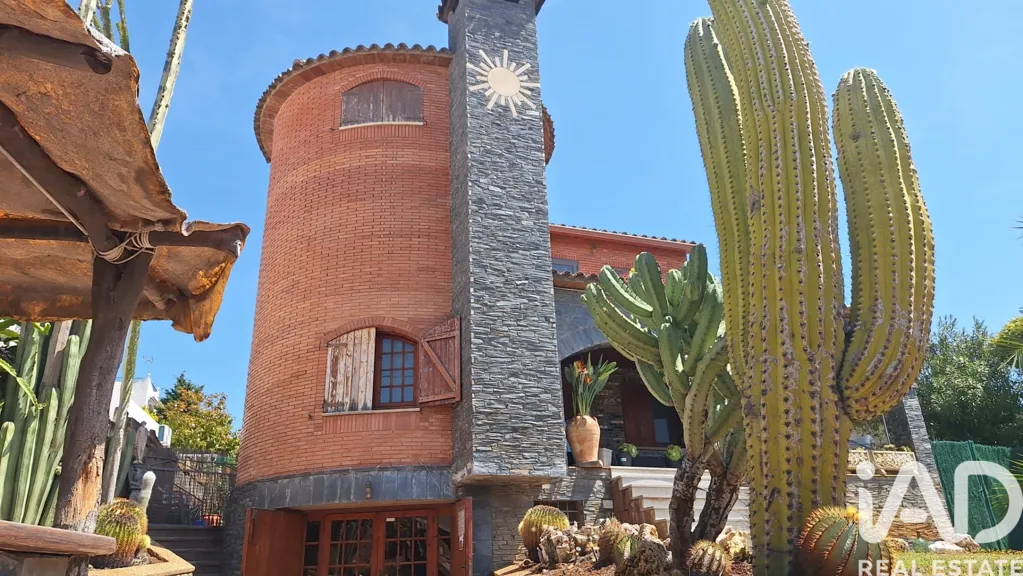 Välivaade - Round House with Garden in Roda de Barà