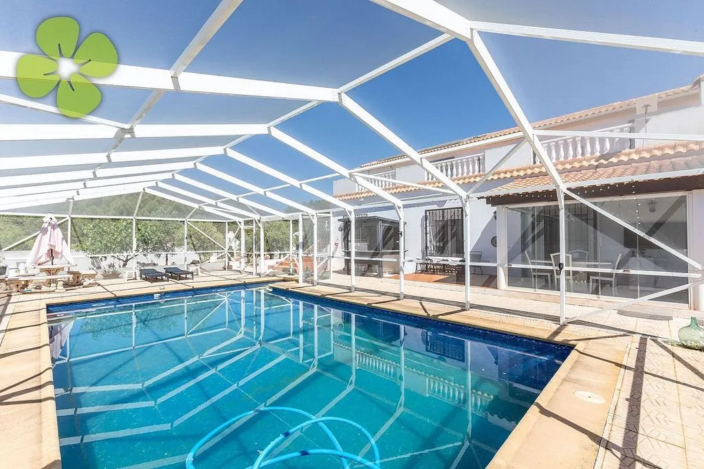 Piscine - Chalet with Pool and Mountain View in Vélez-Rubio