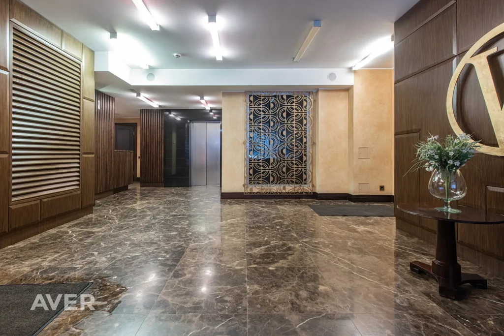 Entrée - 4-Bedroom Apartment with Historical Features in Old Riga
