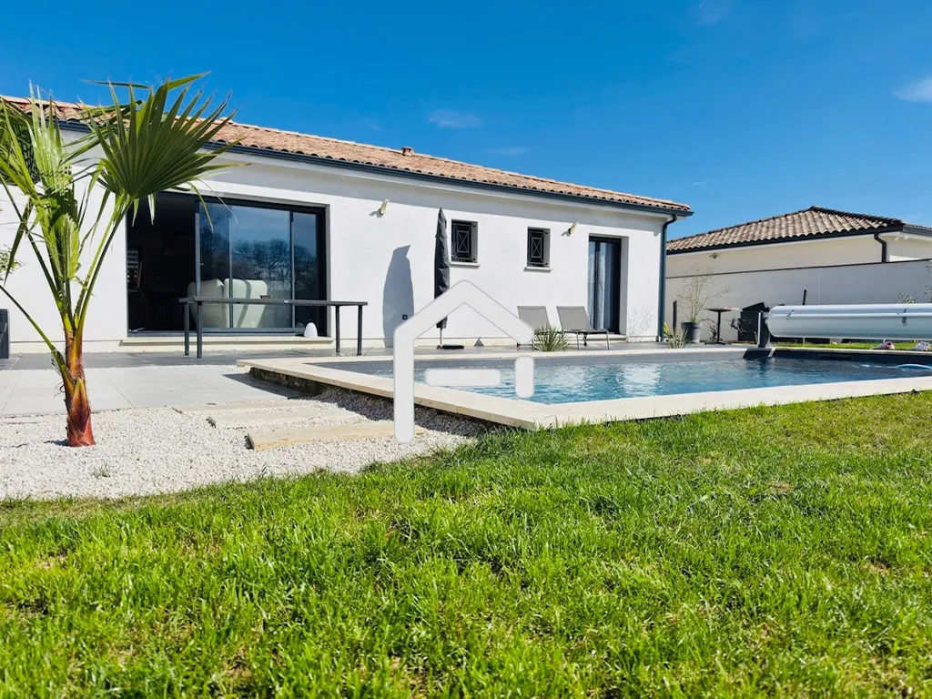 Piscine - Maison Moderne avec Piscine à Merville