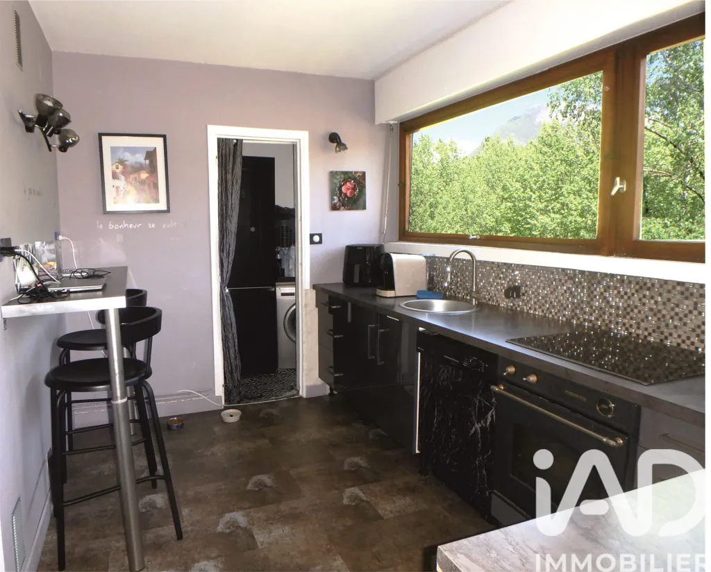Cuisine - Appartement rénové avec balcon à La Tronche