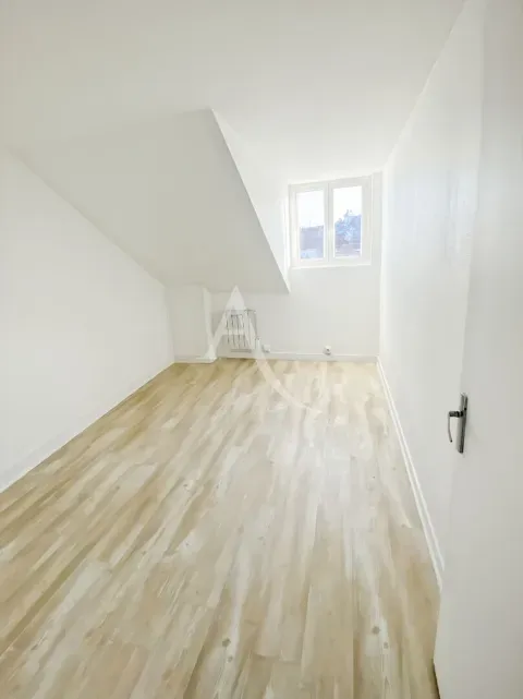 Toad - Refurbished 3-Piece Flat in Saint-Michel-sur-Orge