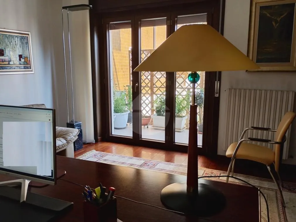 Studio - Office Space with Balcony in Cosenza Città 2000