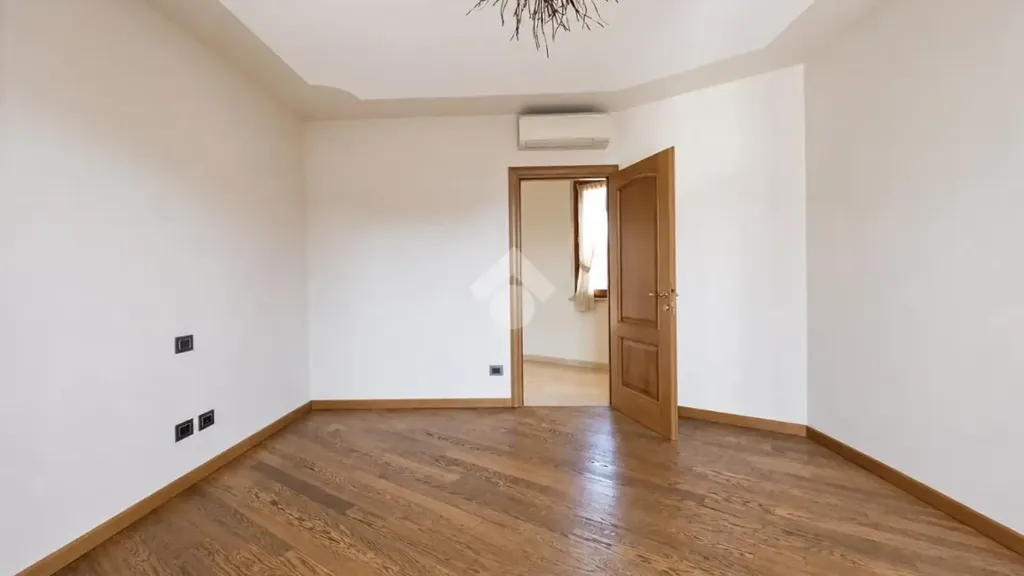 Toad - Contemporary Apartment with Balcony in Chiari