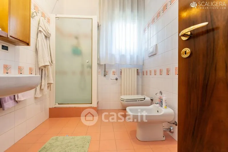 Salles de bain - Minimalist Villa with Private Garden in Legnago