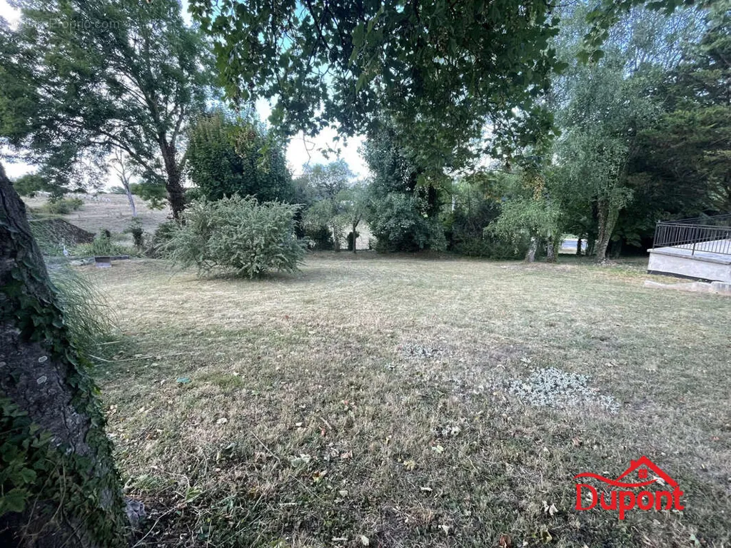 Giardino - Constructible Plot with Street Viability in Poigny