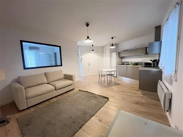 Séjour - Appartement Meublé avec Emplacement Central à Nantes
