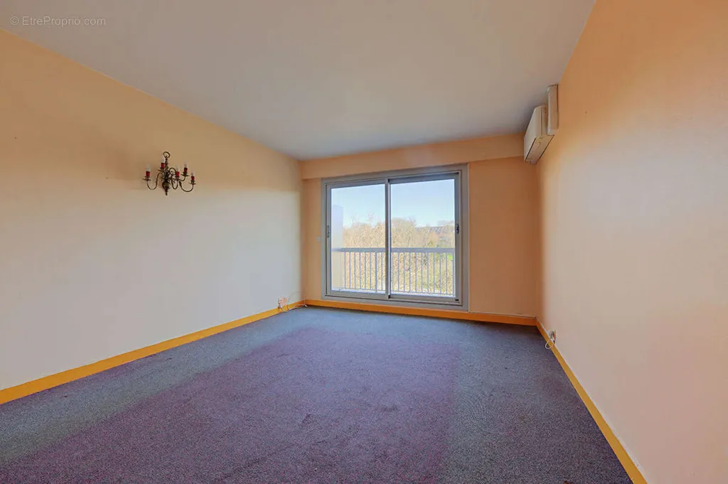 Toad - Apartment with Park View in Vanves