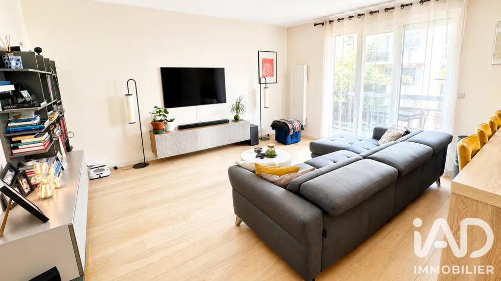 Elutuba - 3-Piece Apartment with Balcony in Courbevoie