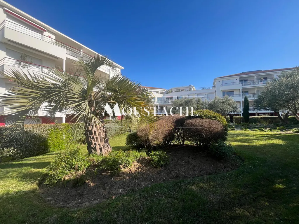 Aed - Traversant Apartment with Balcony in Royan