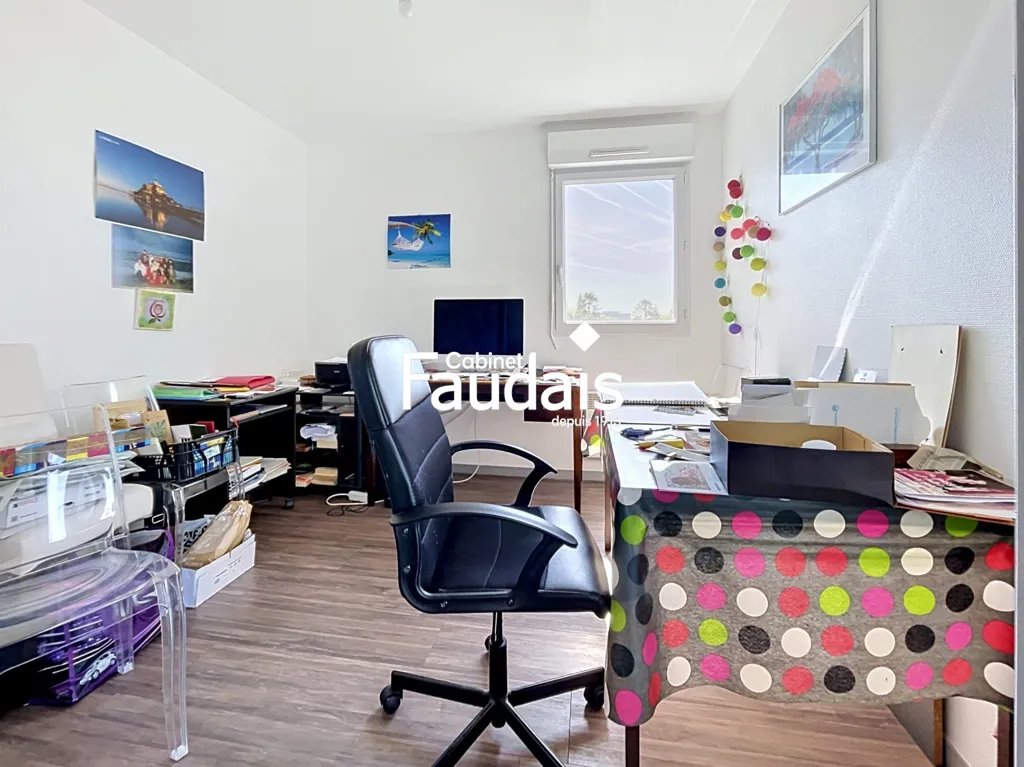 Bureau - Appartement avec Balcon et Vue sur Coutances
