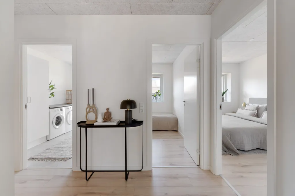 Esik - Modern Bungalow with Balcony in Slangerup