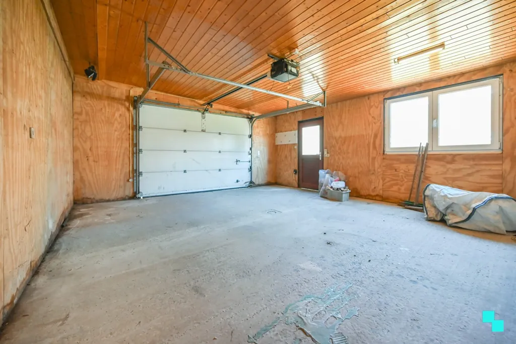 Garage - Corner House to Renovate in Izegem