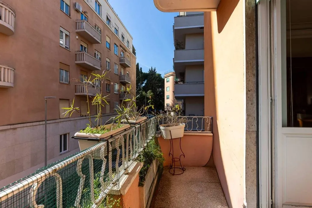 Rõdu - Luxury Flat with Balcony in Rome's Trieste