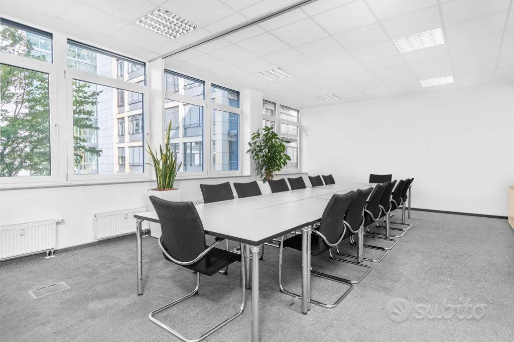 Bureau - Flexible Office Space for 10 in Salerno