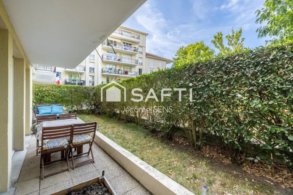 Giardino - Apartment with Garden in Poissy