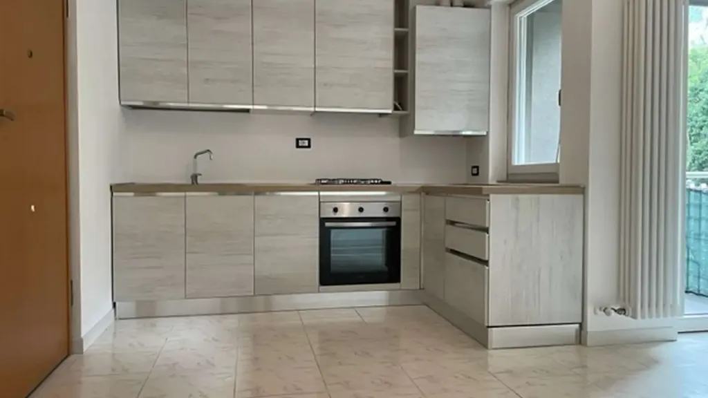 Cuisine - Rear-Facing Flat with Balcony in Trento