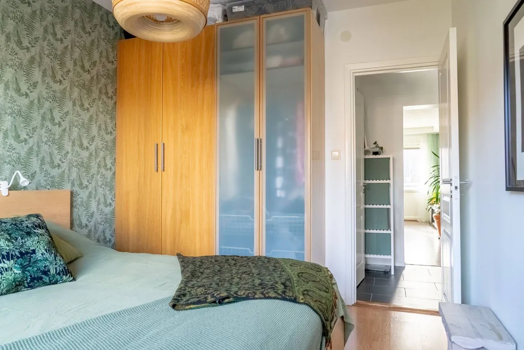 Magamistoad - 50s Flat with South-Facing Balcony in Gideonsberg