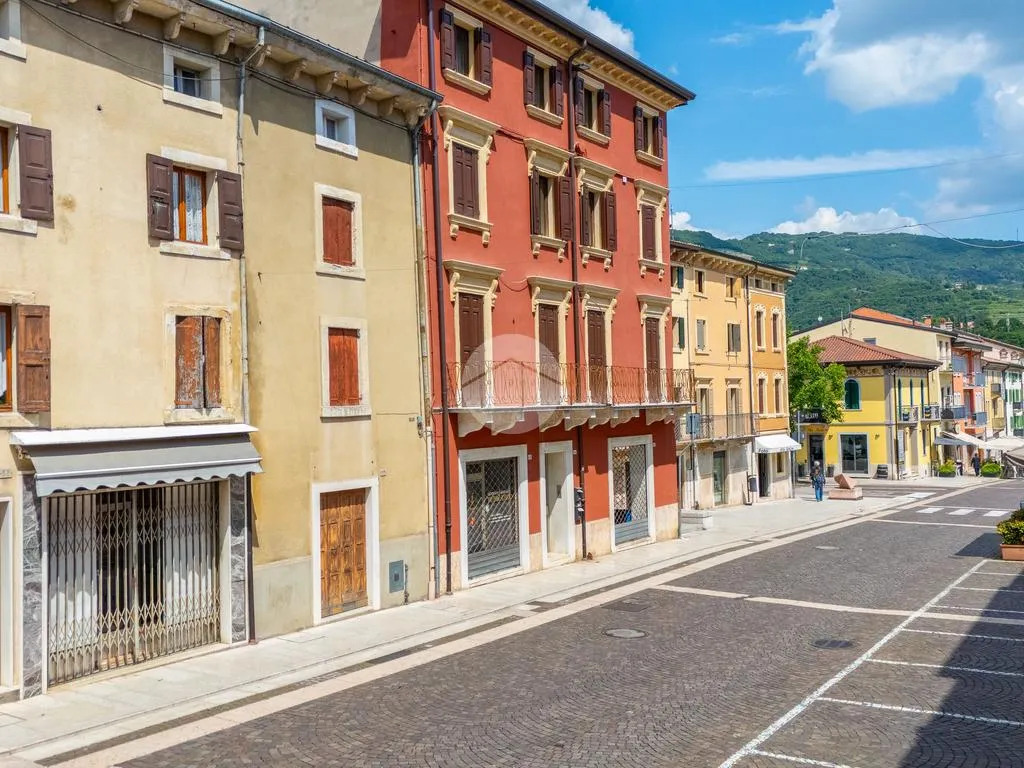 Esterno - Two-Terrace Palazzine in Historic Negrar