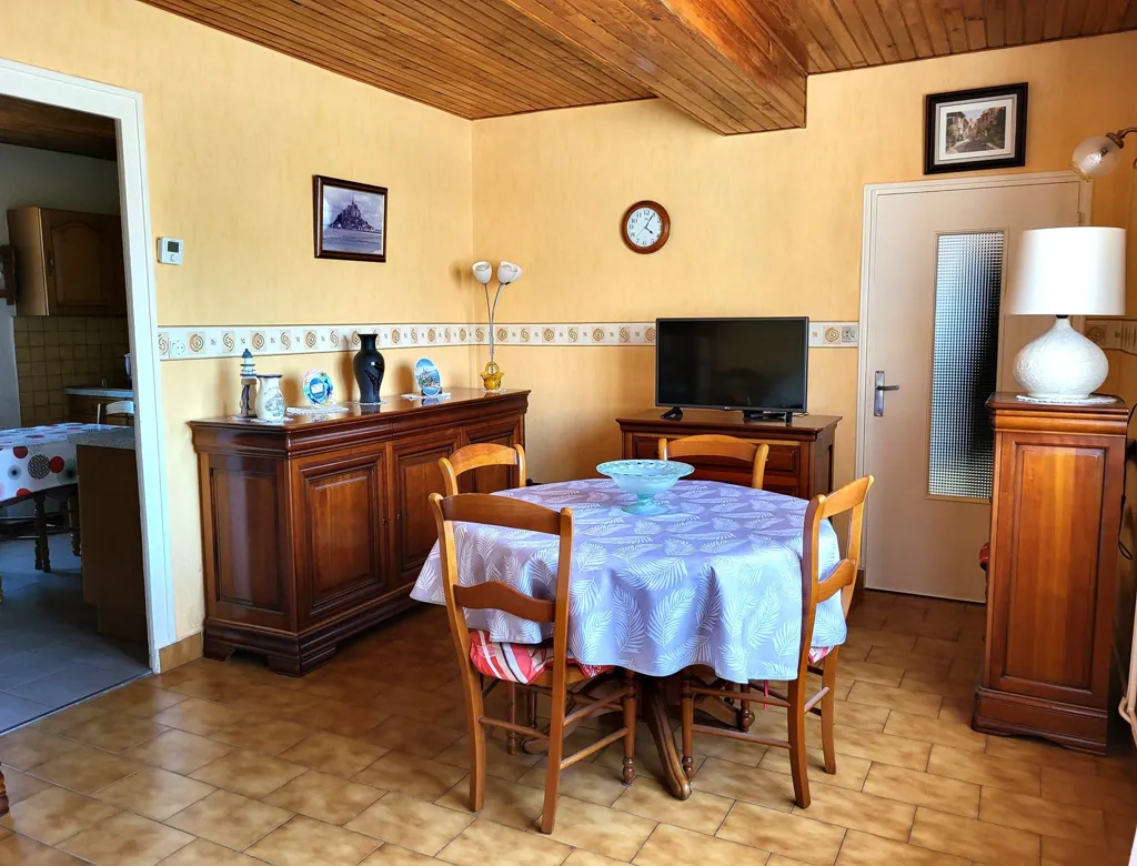 Söögituba - Charming House with Terrace in Champforgeuil