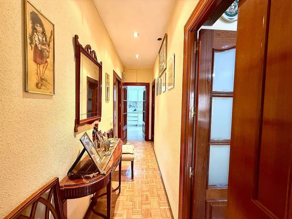 Apartment with Garage in Los Jerónimos, Madrid