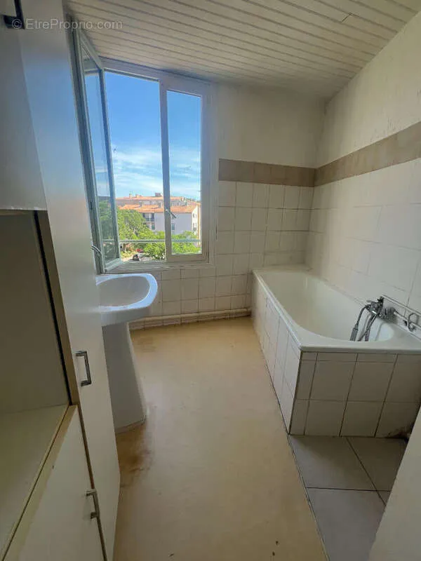 Vannitoad - T1 Bis Apartment with Double Exposure in Narbonne