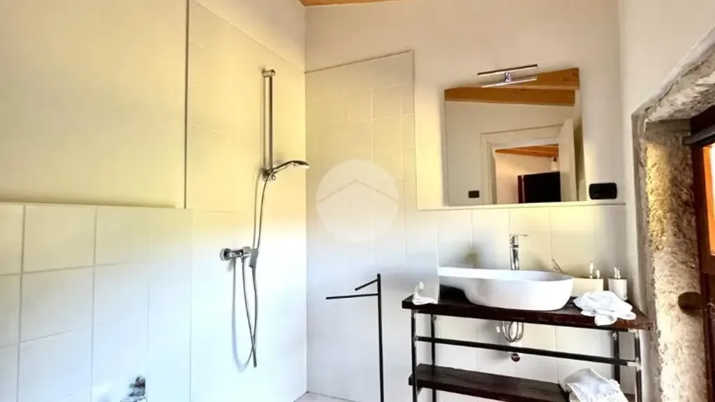 Salles de bain - Stone Cottage with Private Garden in Caprino Veronese