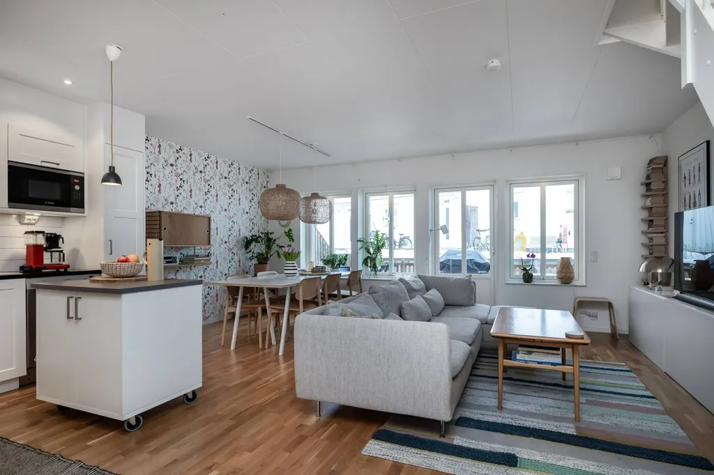 Séjour - Apartment with Balcony in Ekeby Almby, Örebro