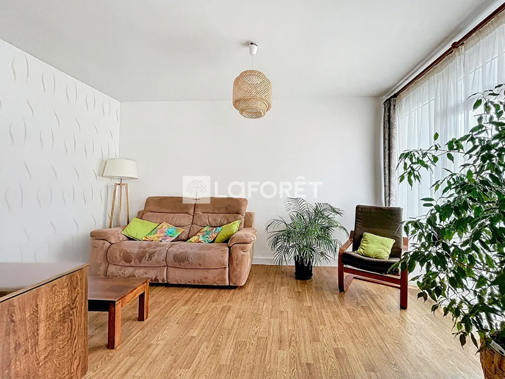 Elutuba - Apartment with Balcony in Mont-Saint-Aignan