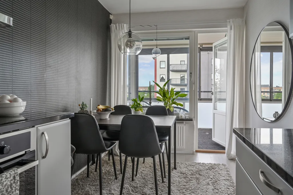 Dining Room - Stylish Two-Bedroom with Balcony in Märsta