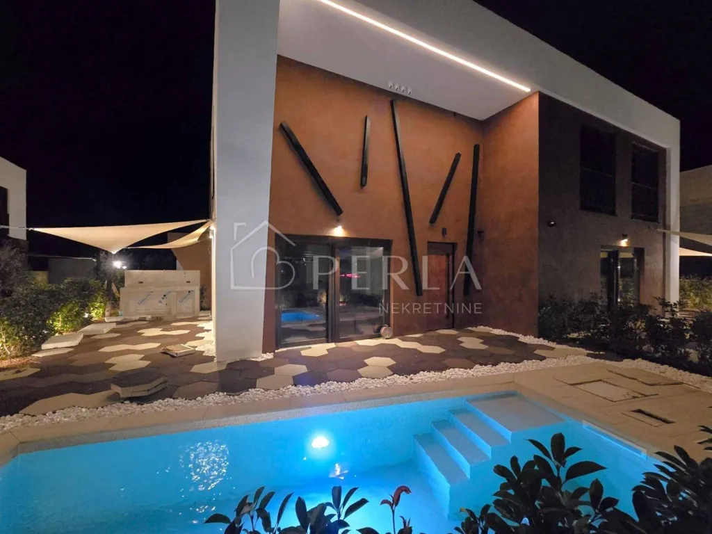 Bassein - Smart Home Villa with Private Pools in Nin