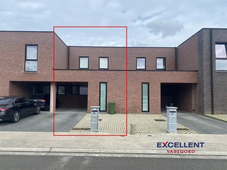 Maison Nueve avec Vaste Terrasse et Vaste Jardin à Proximité