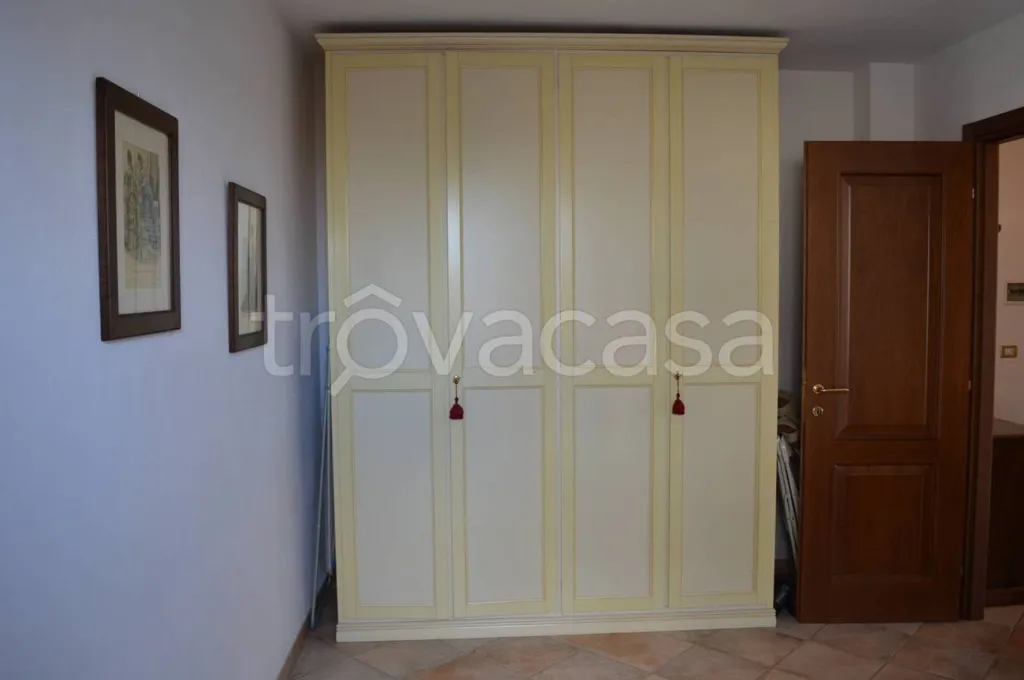 Esik - Rustic Apartment with Balcony in Roburent