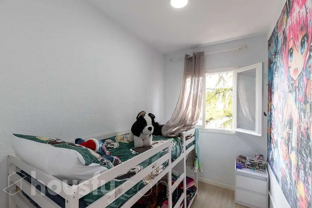 Bedrooms - Apartment with Balcony in Santa Bàrbara