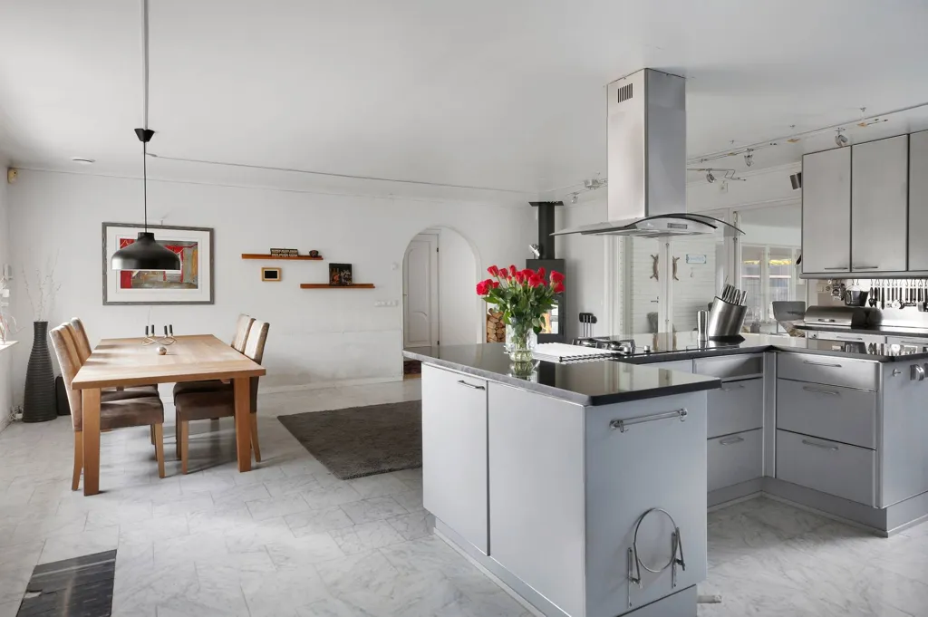 Cuisine - Two-Storey Villa with Pool in Upplands Väsby