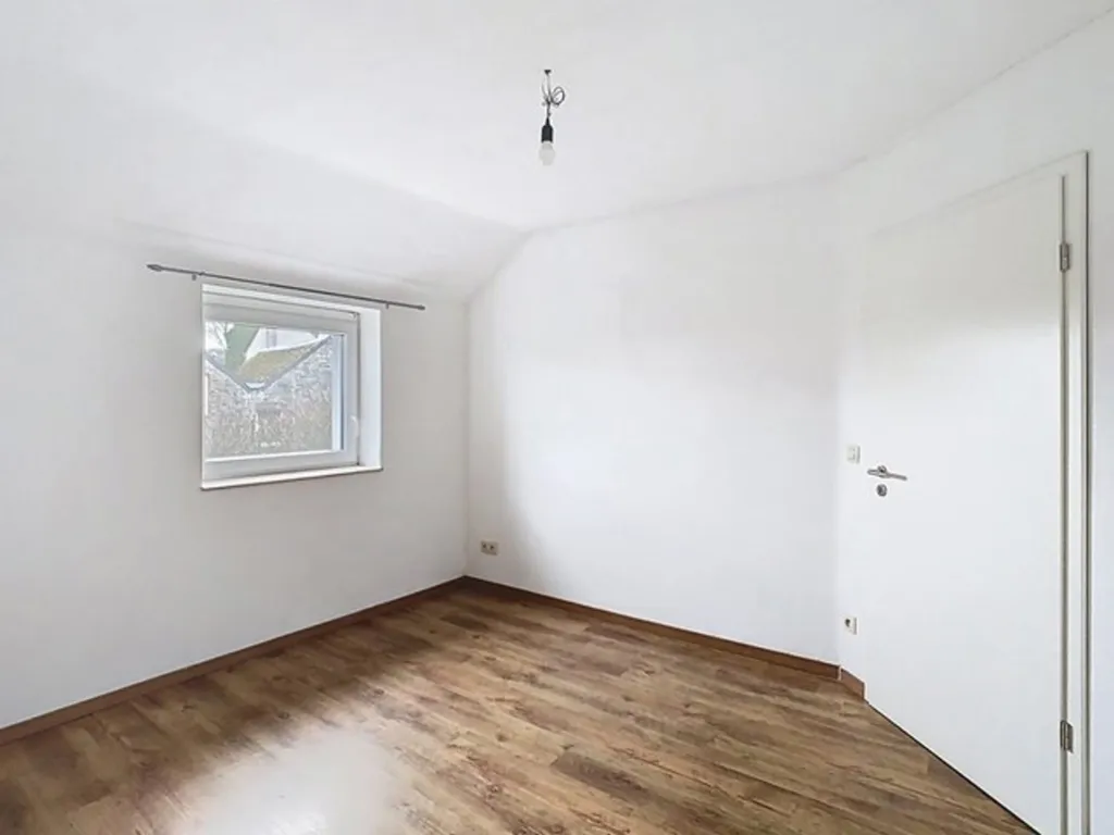 Toad - 3-Bedroom House with Terrace in Anhée