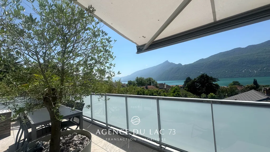 Terrass - Apartment with Lake View in Brison-Saint-Innocent