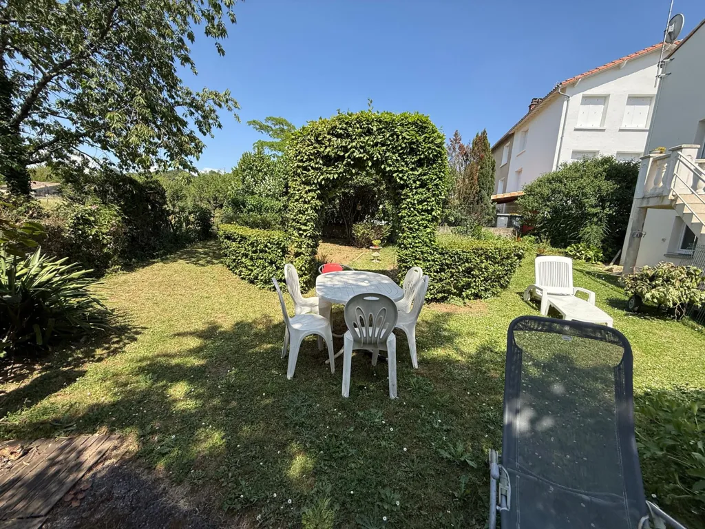 Garden - Charming House with Veranda in Nanteuil