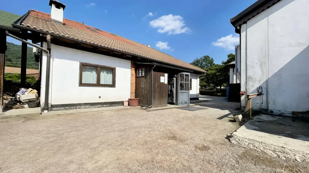 Villa with Equestrian Centre in Ameno