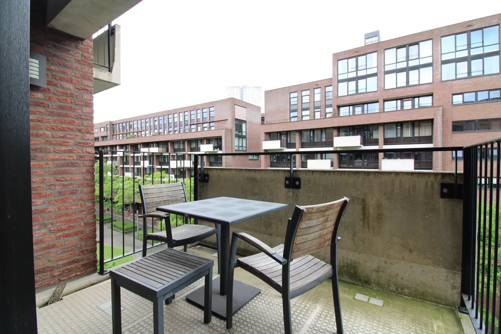 Balcon - 3-Bedroom Apartment with Wilhelminaplein View in Eindhoven
