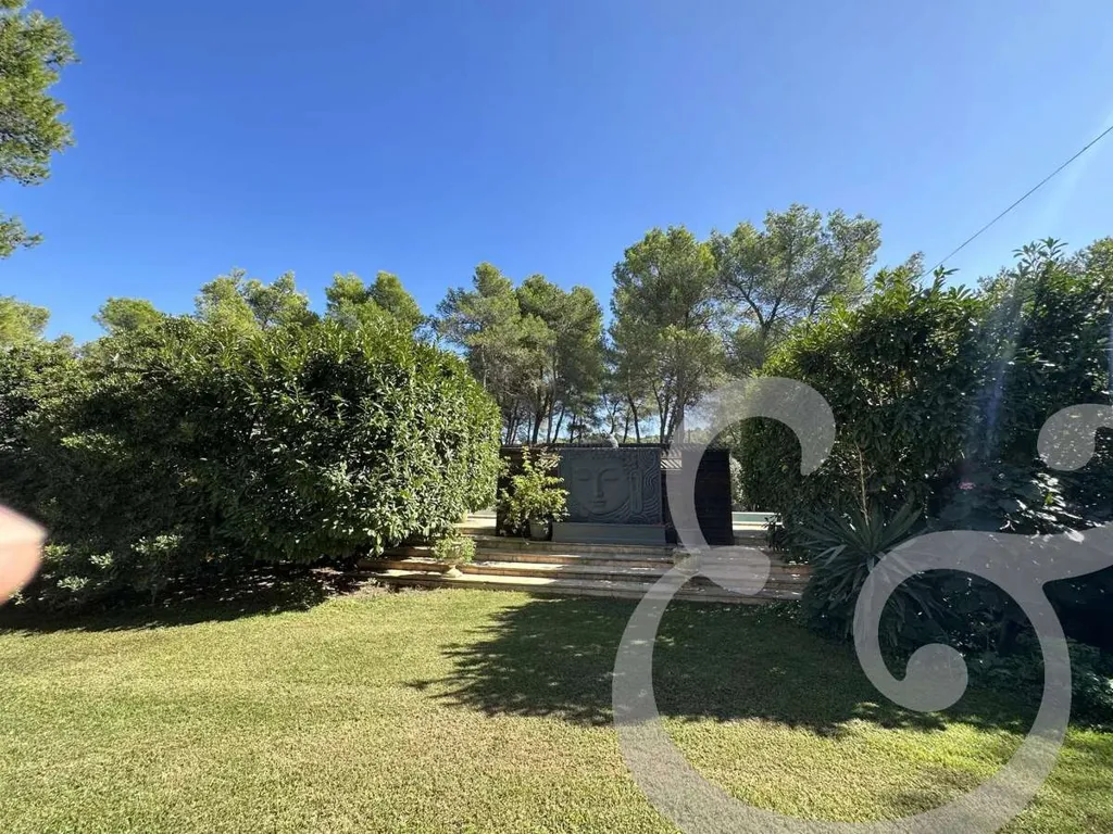 Aed - Spacious Property with Pool in Orgon