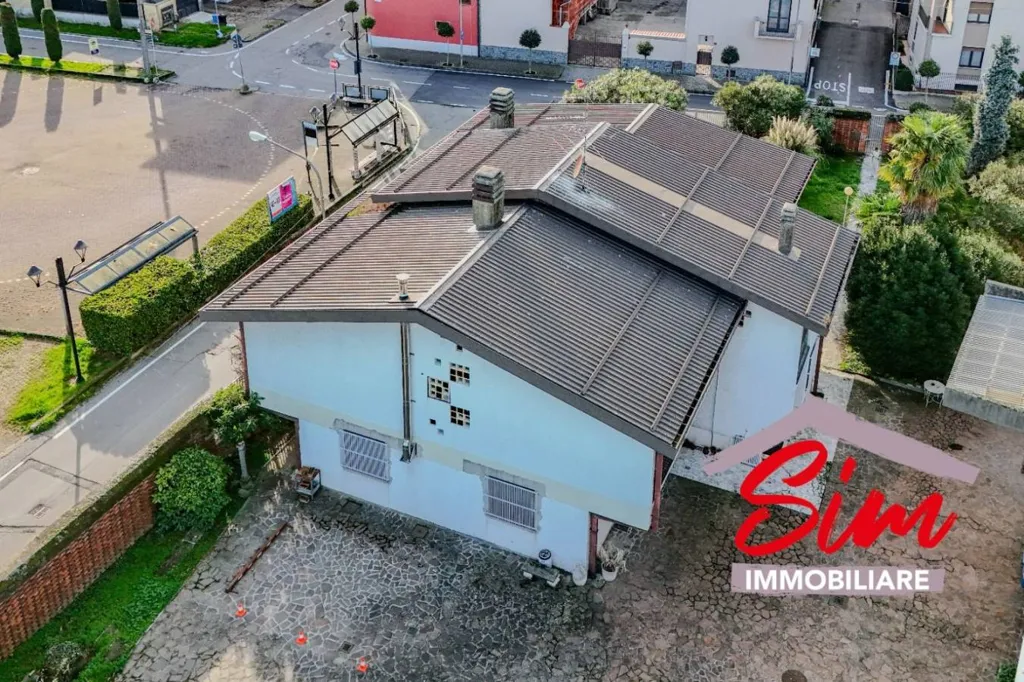 Õhuvaade - Restoration Villa with Garden in Romentino