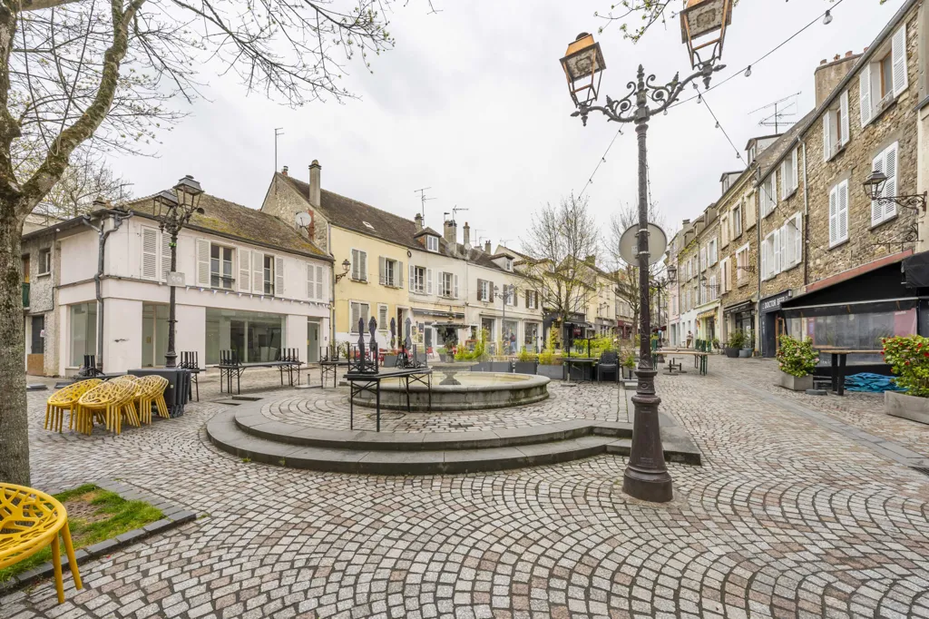 2-Bedroom Flat in Central Melun