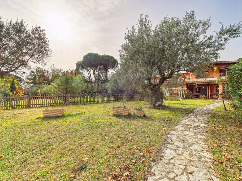 Giardino - Rustic-Style Semi-Detached Villa in Formello