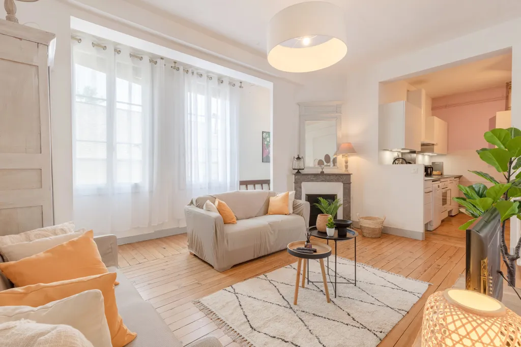 Séjour - Appartement T3/4 Meublé avec Vue sur Château à Pau