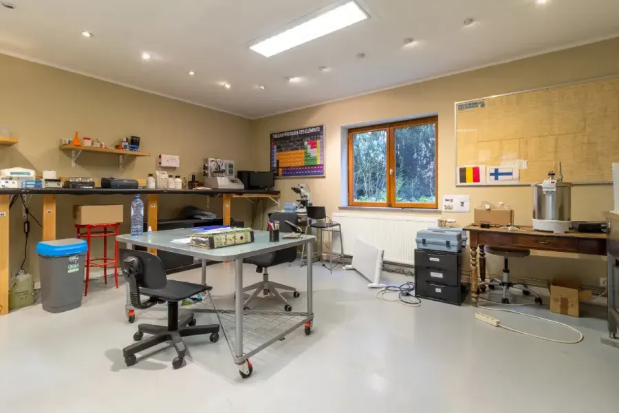 Bureau - Ensemble Professionnel avec Bureaux et Entrepôt à Wavre