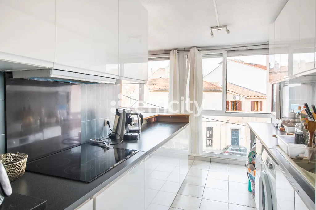 Kitchen - Spacious 3-Bedroom Apartment in Marseille