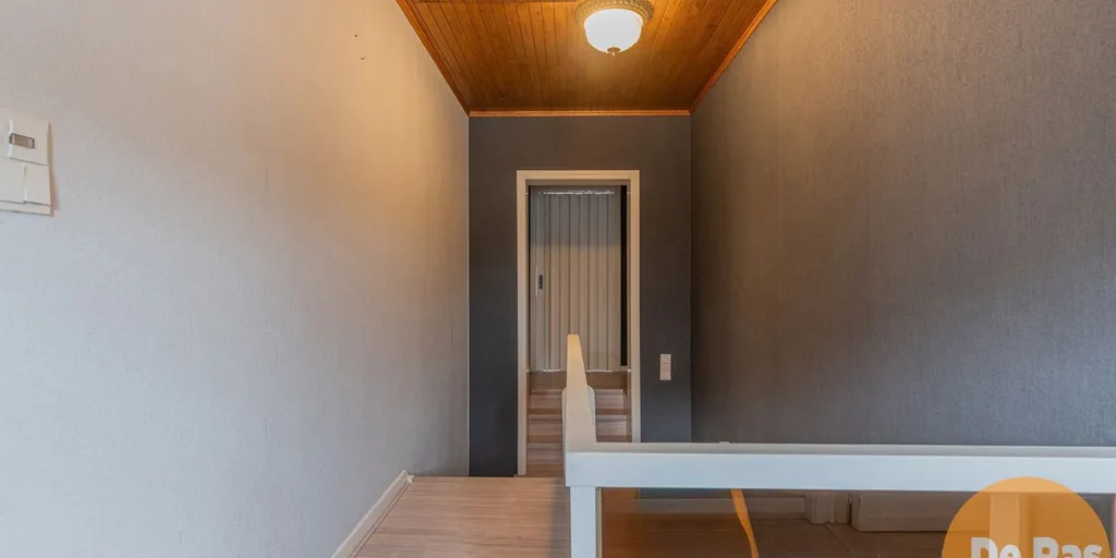 Entrée - Propriété Mixte avec Garage Spacieux à Mere
