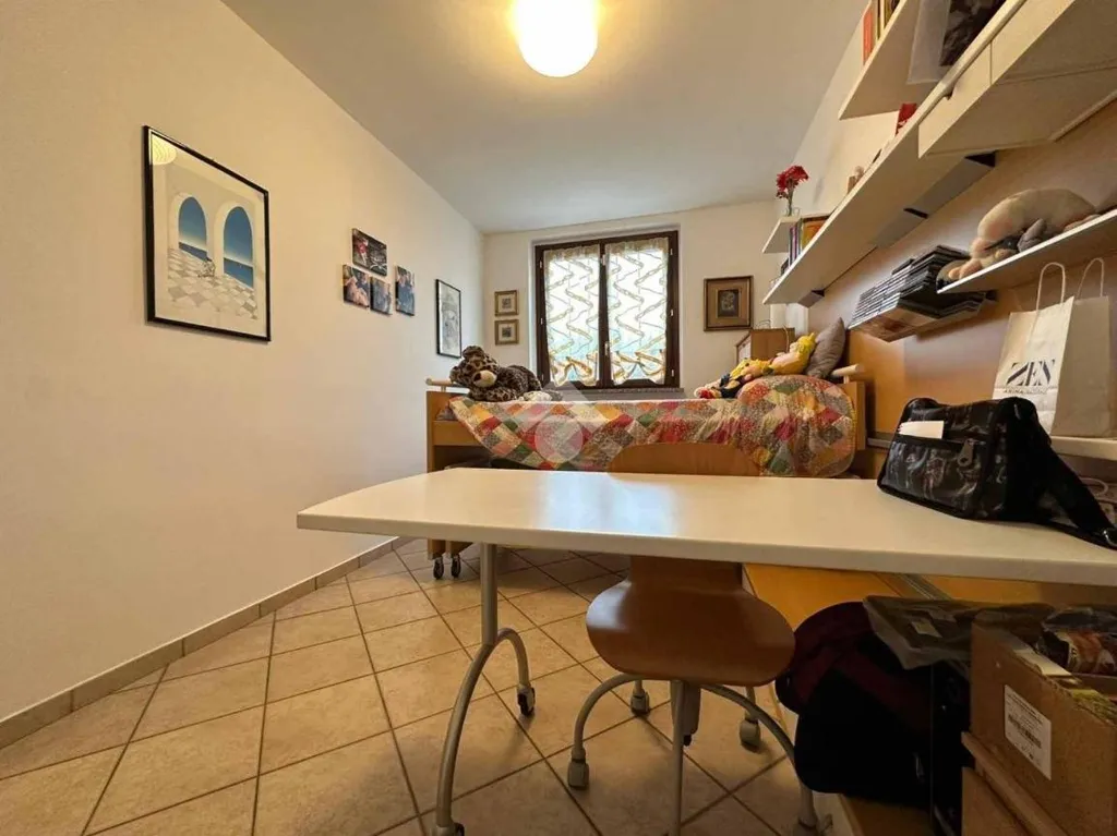 Chambres - Attico with Balcony in Crespiatica